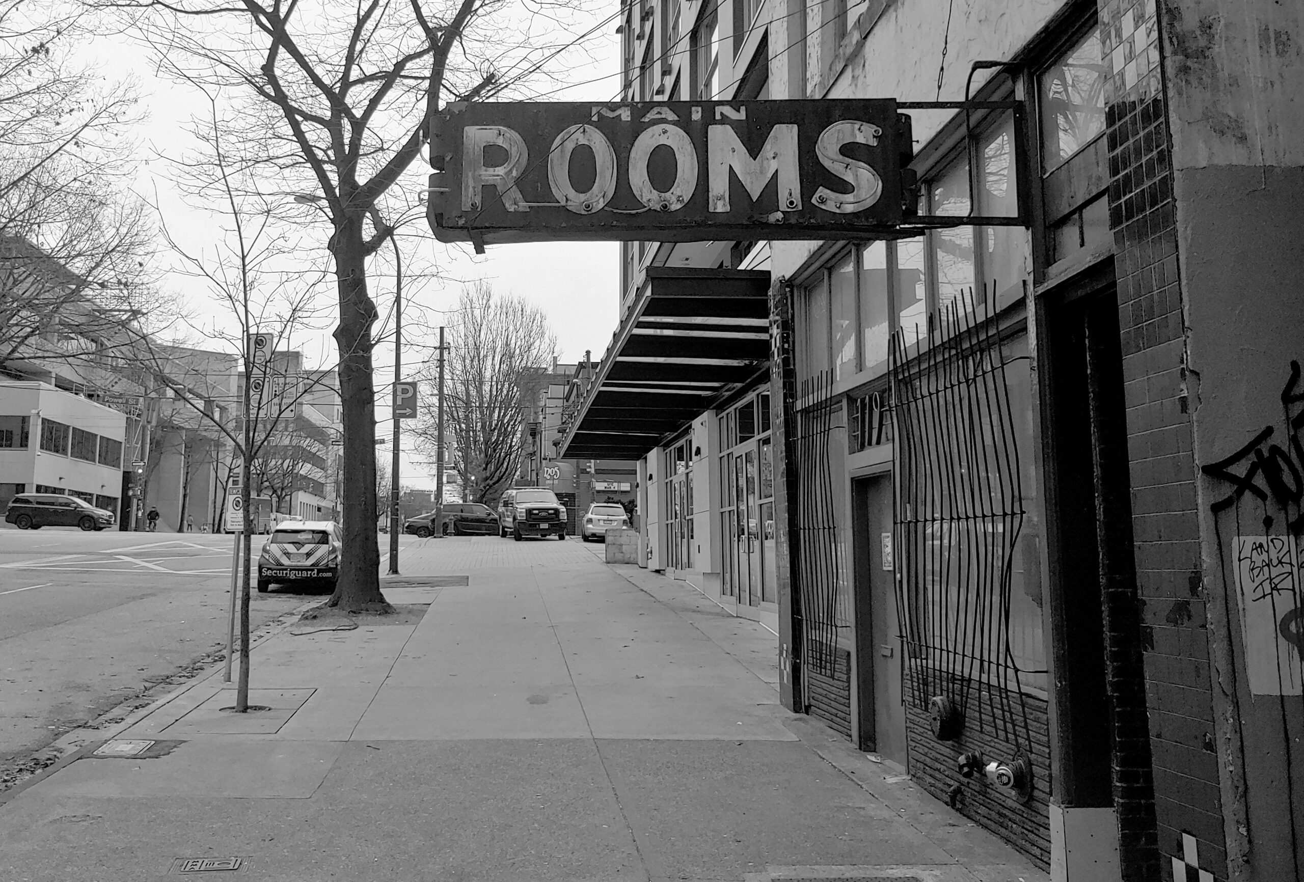 This image has an empty alt attribute, its filename is Main-Rooms3-bw-1-scaled.jpg