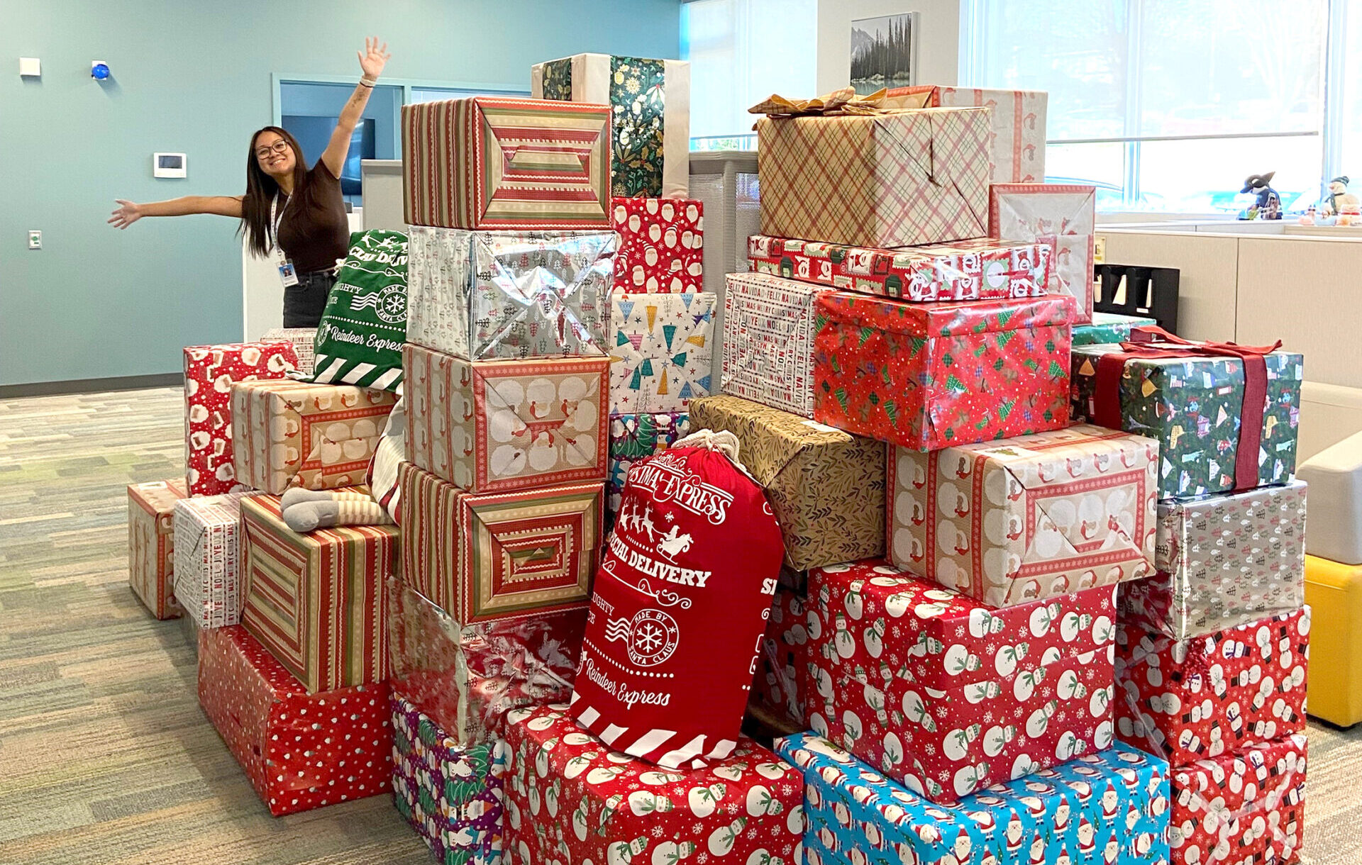 This image has an empty alt attribute, its filename is WFC-Holiday-Hampers-Photo-Submitted-scaled-e1762553792540.jpg